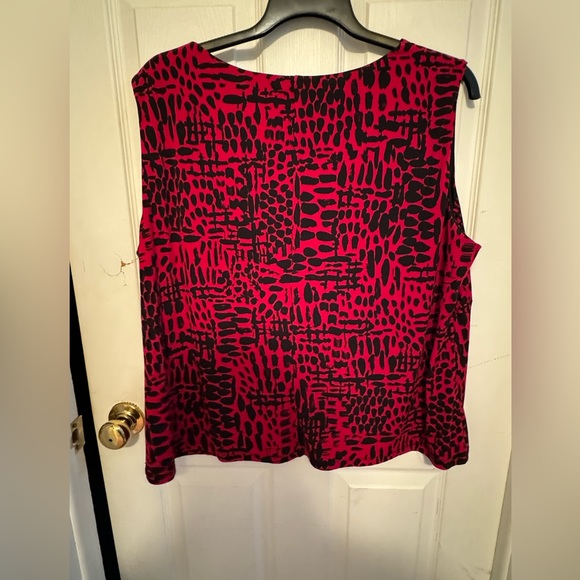 Jones studio by Dressbarn 24W red and black V-Neck sleeveless top. Classy - Picture 3 of 3